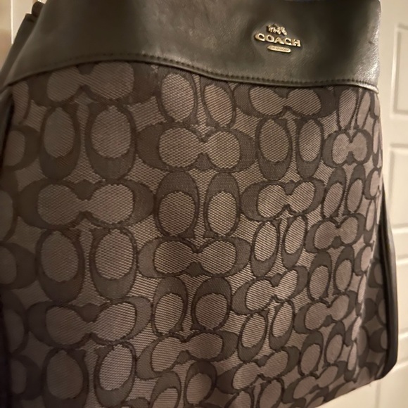 👜👜👜 Coach Leather and Jacquard Handbag - Picture 3 of 14